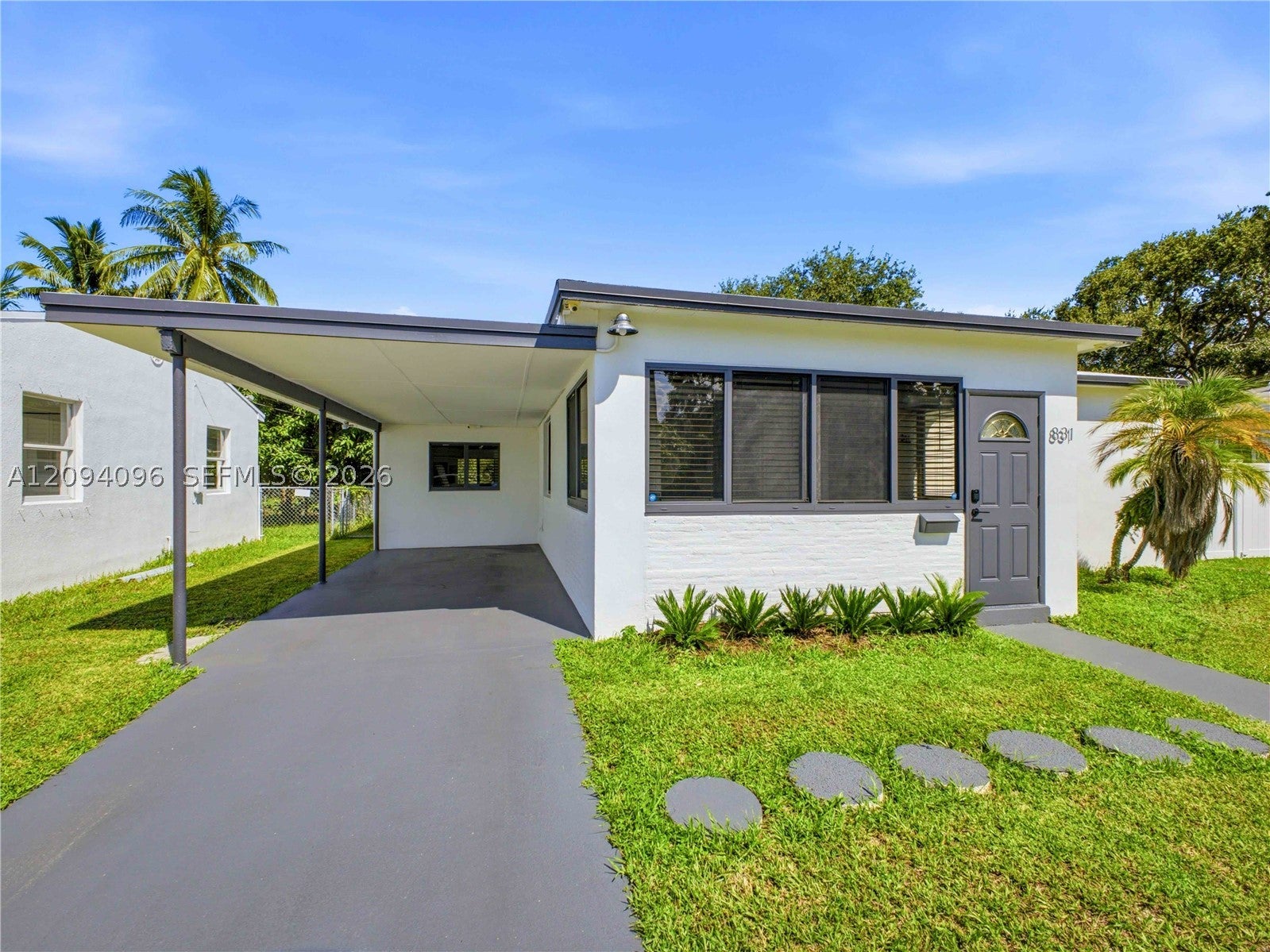 831 S 28th Ave