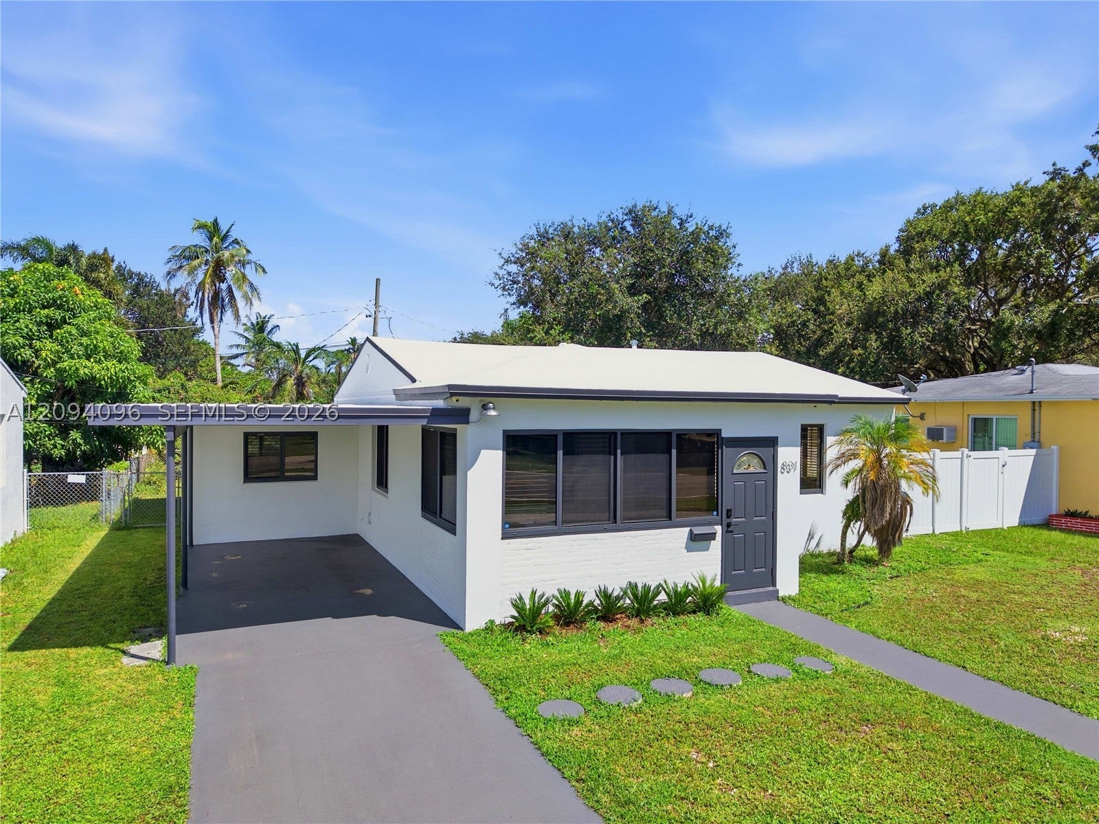 831 S 28th Ave