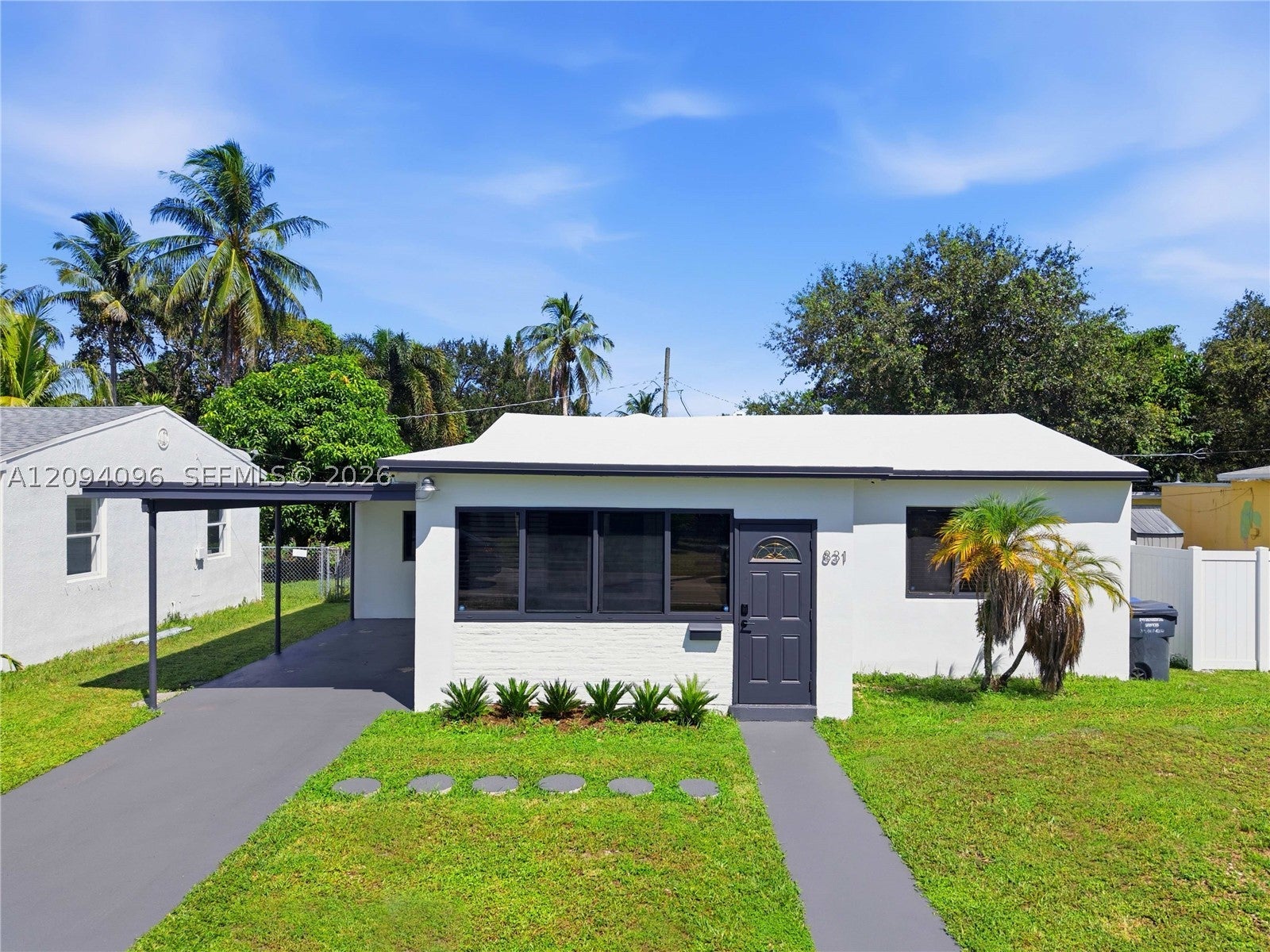 831 S 28th Ave