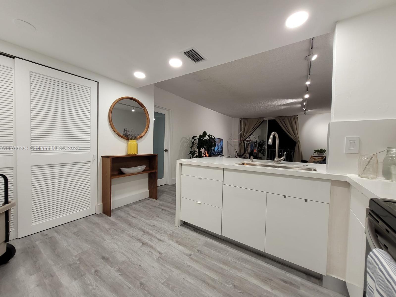 VECINO DEL MAR CONDO - Residential
