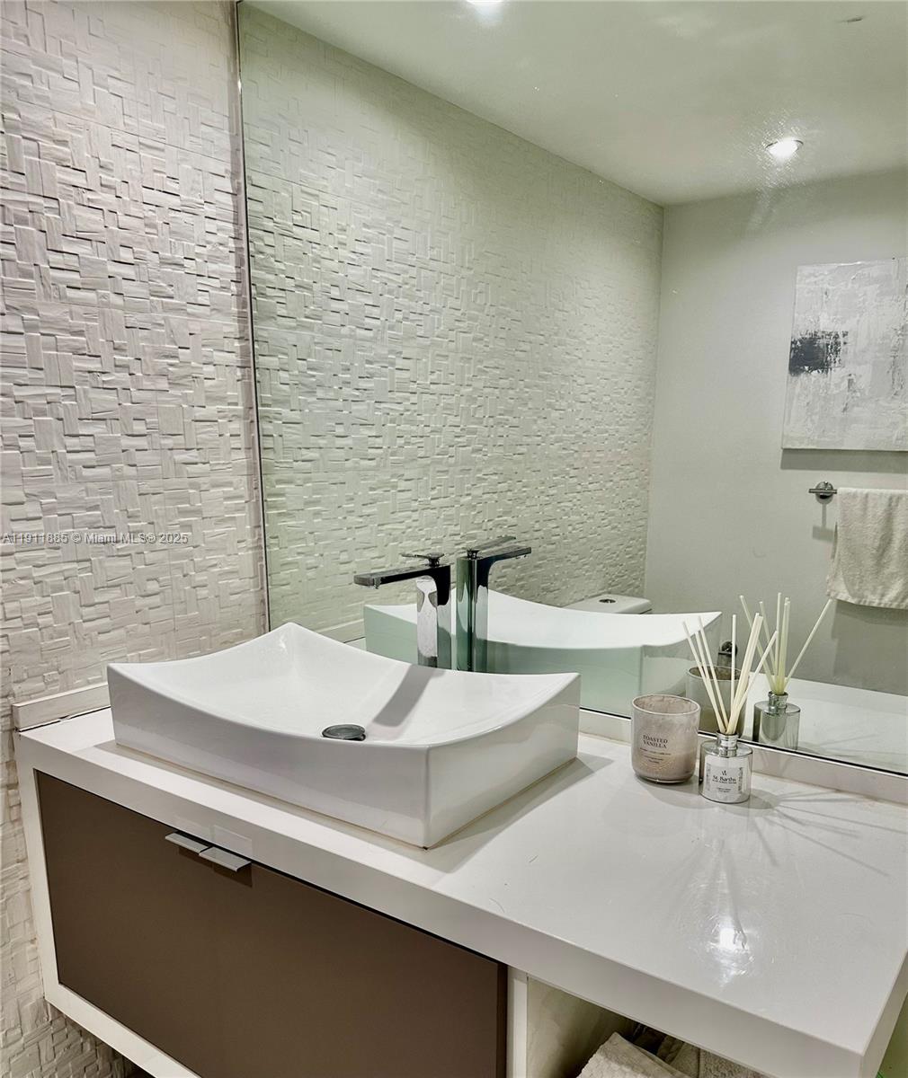 BRICKELL PLACE CONDO - Residential