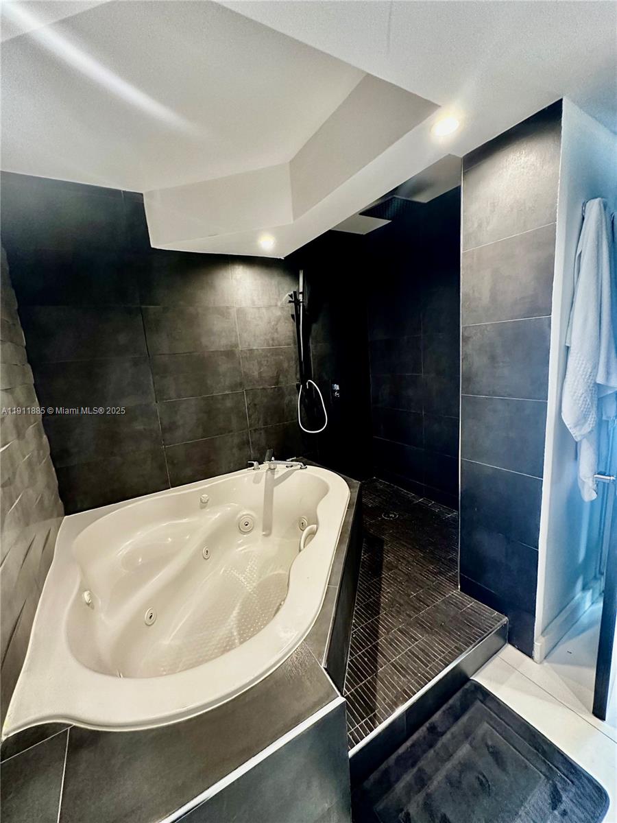 BRICKELL PLACE CONDO - Residential