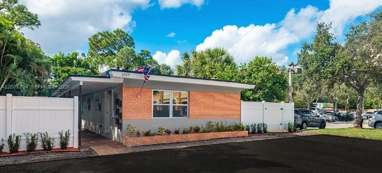 View photos, virtual tours, details... 1017 NE 14th Ave