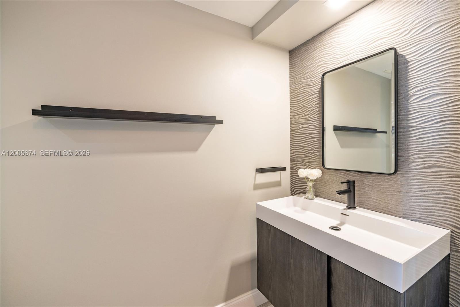 THREE TEQUESTA POINT COND - Residential