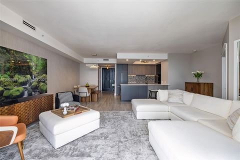 Tiny photo for 848 Brickell Key Dr #3403, Miami, FL 33131 (MLS # A12005874)