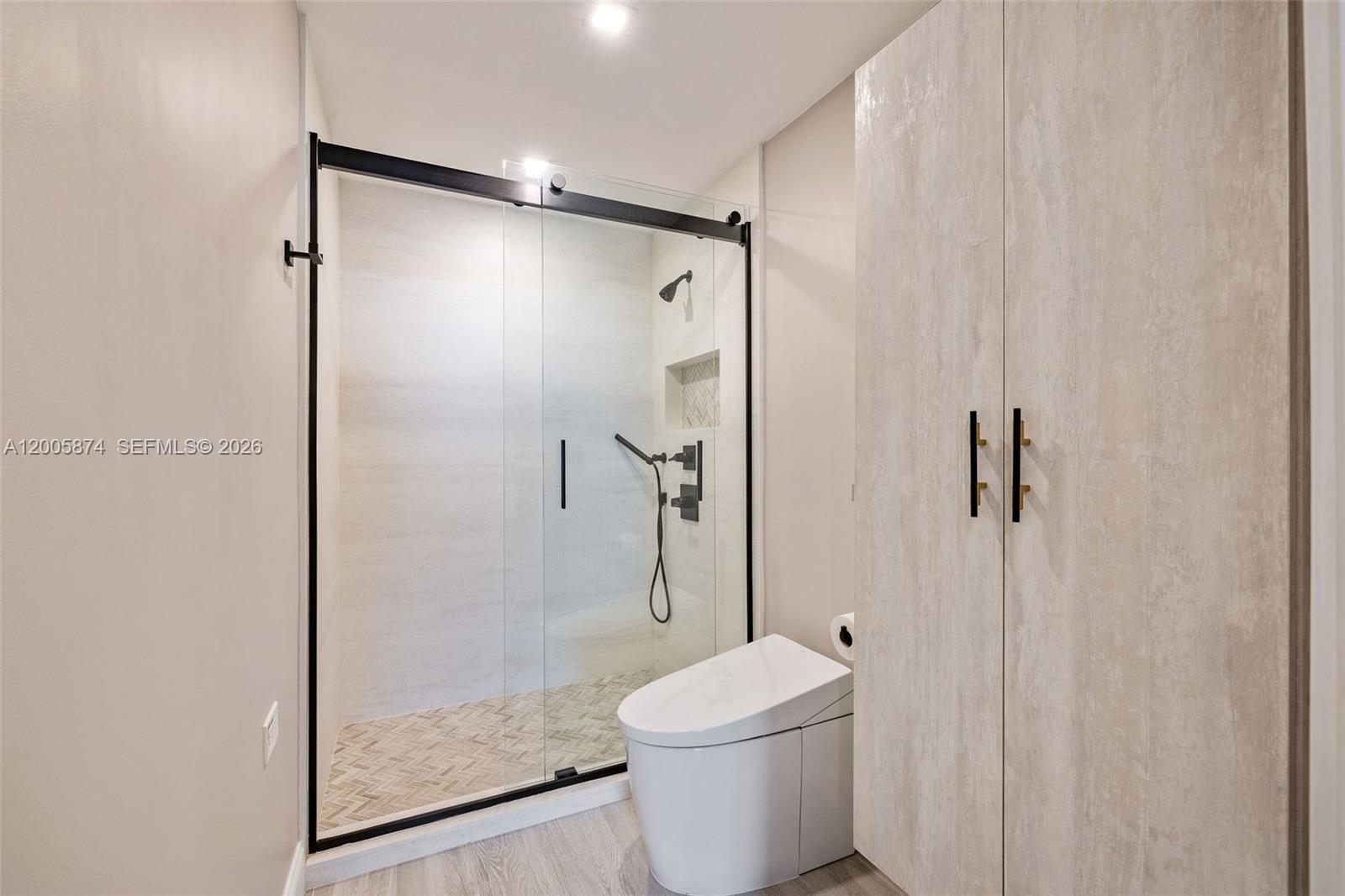 THREE TEQUESTA POINT COND - Residential