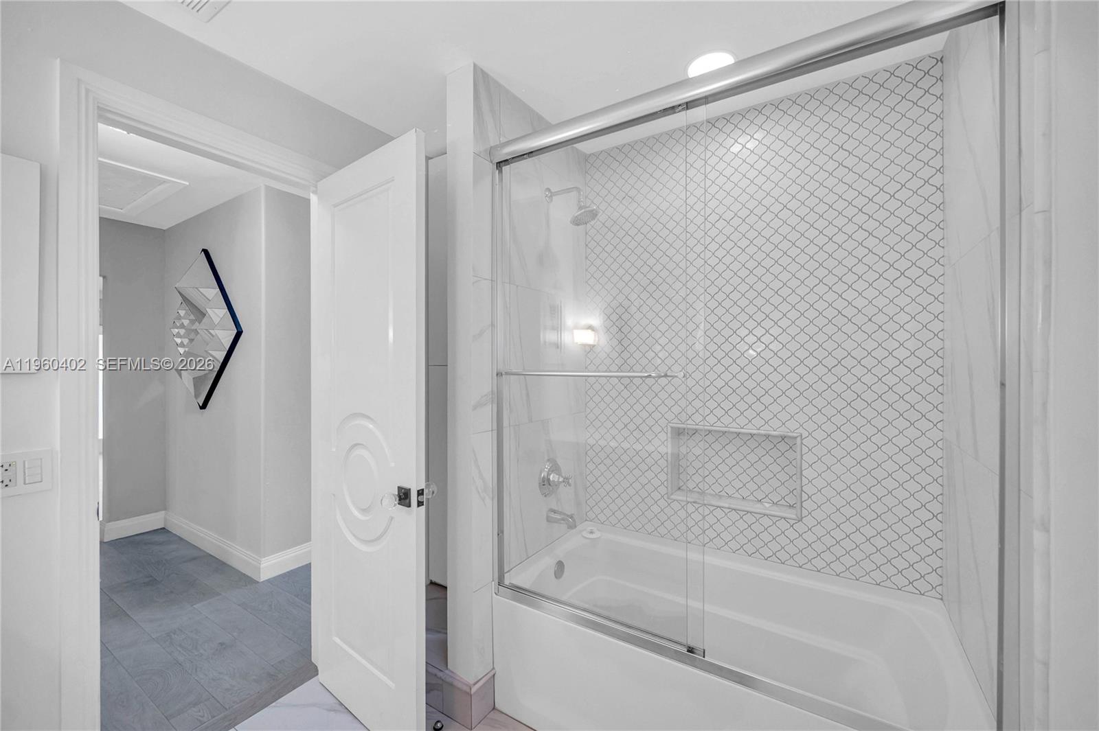 HOLLYWOOD LAKES SECTION - Residential Lease