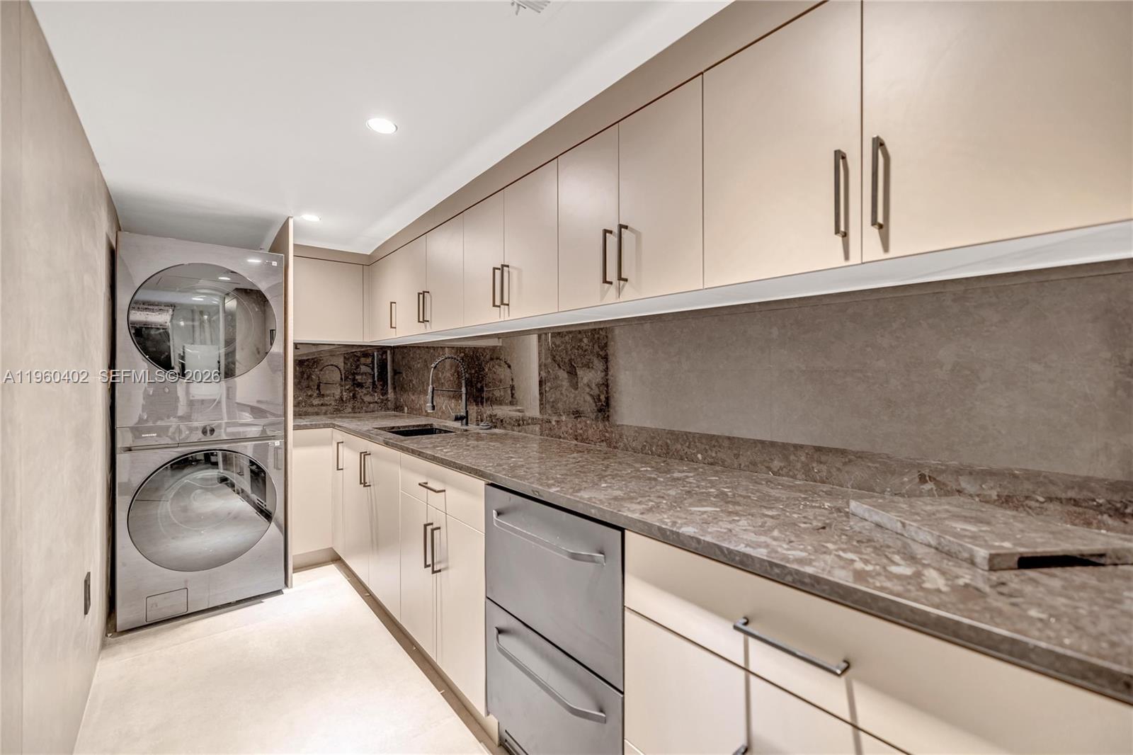 HOLLYWOOD LAKES SECTION - Residential Lease