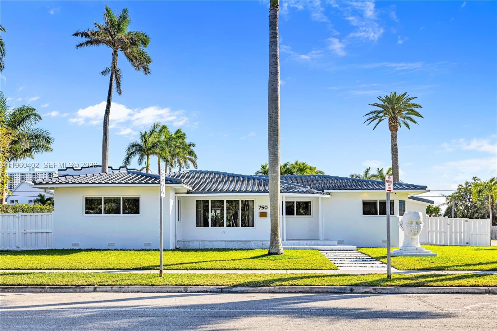 HOLLYWOOD LAKES SECTION - Residential Lease