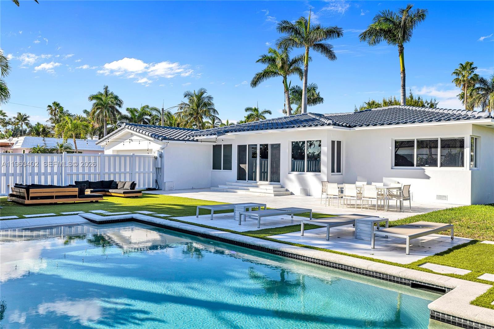 HOLLYWOOD LAKES SECTION - Residential Lease