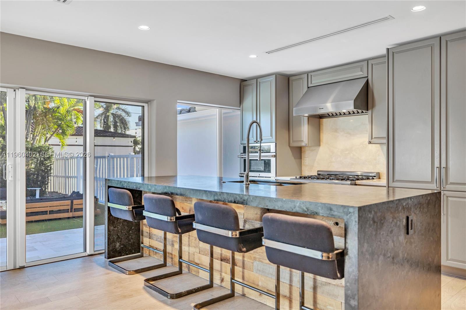 HOLLYWOOD LAKES SECTION - Residential Lease