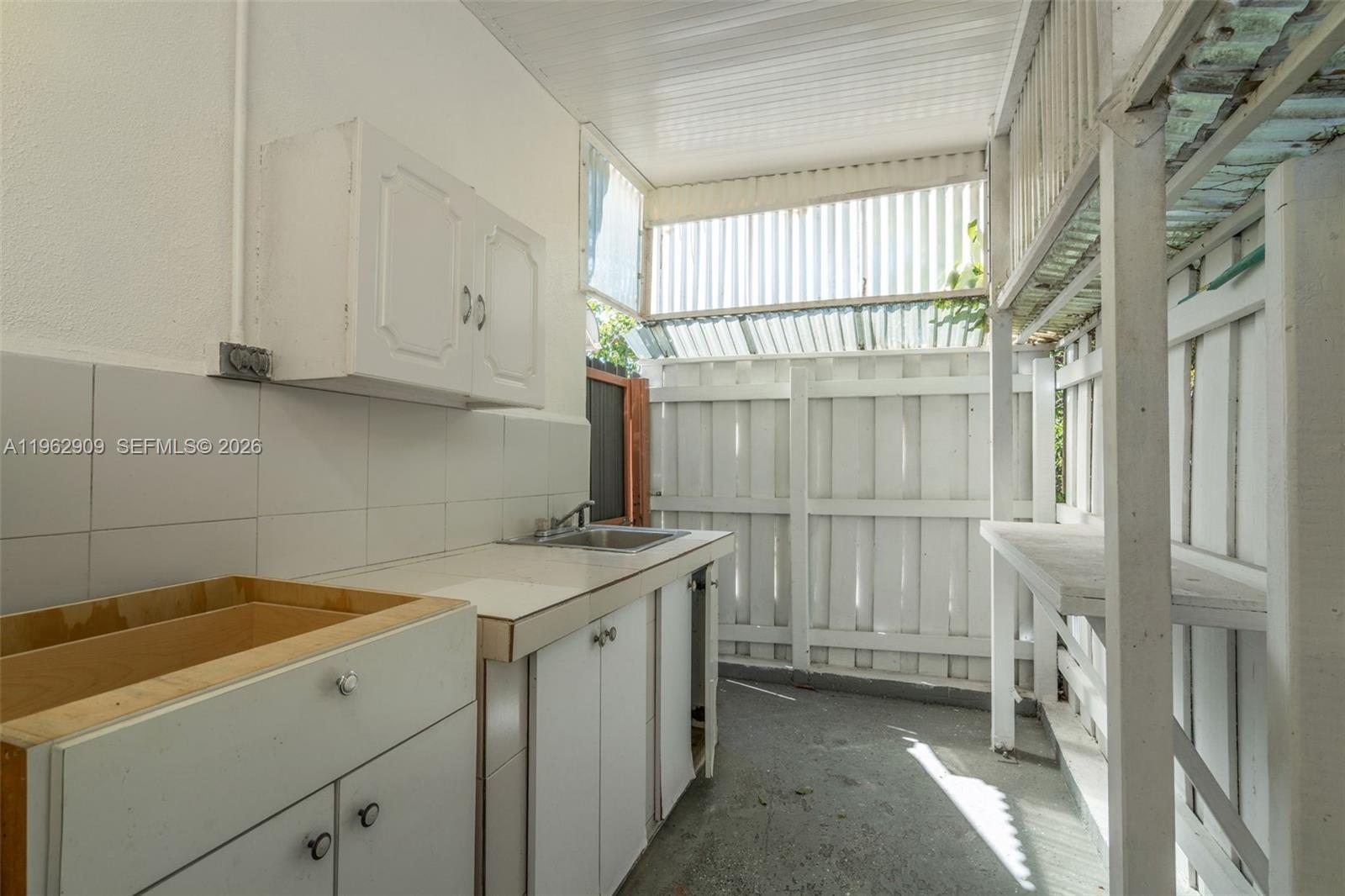 VENETIAN GARDEN REV - Residential