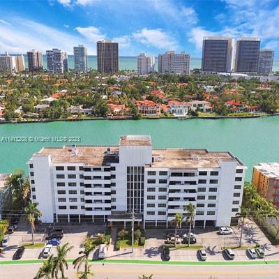 Waterfront unit. unfurnished. 2 Bedrooms facing the water and 2 bathrooms
wood floor in living and dining, and carpet in bedrooms.
Great location and nice building.
