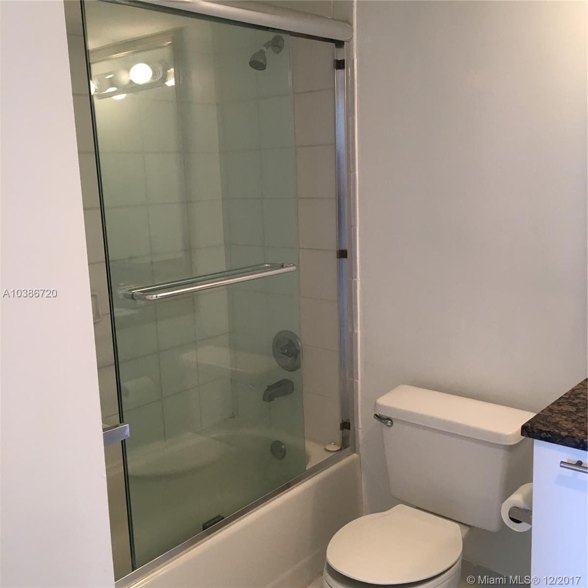 PARC CENTRAL AVENTURA SOU - Residential Lease