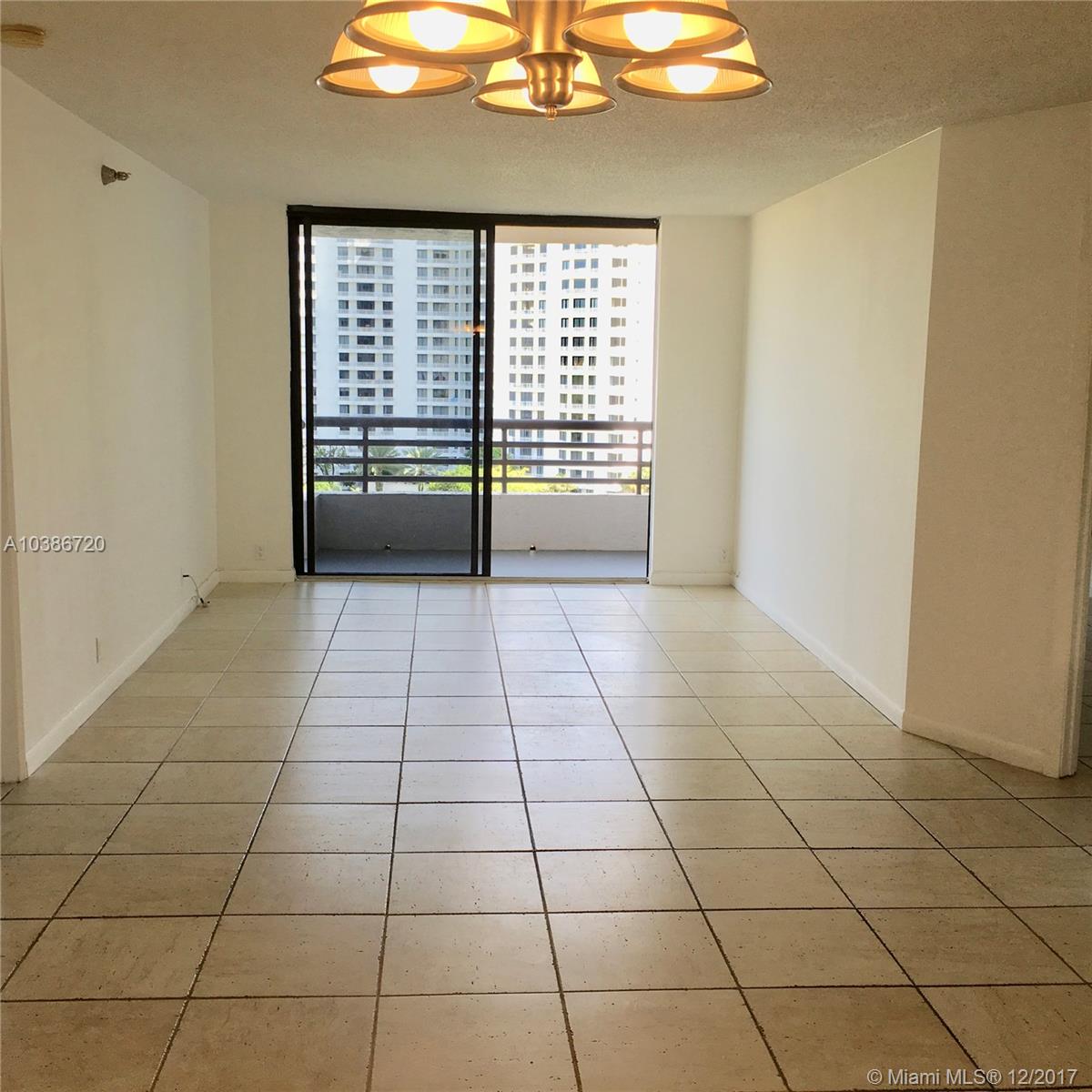 PARC CENTRAL AVENTURA SOU - Residential Lease