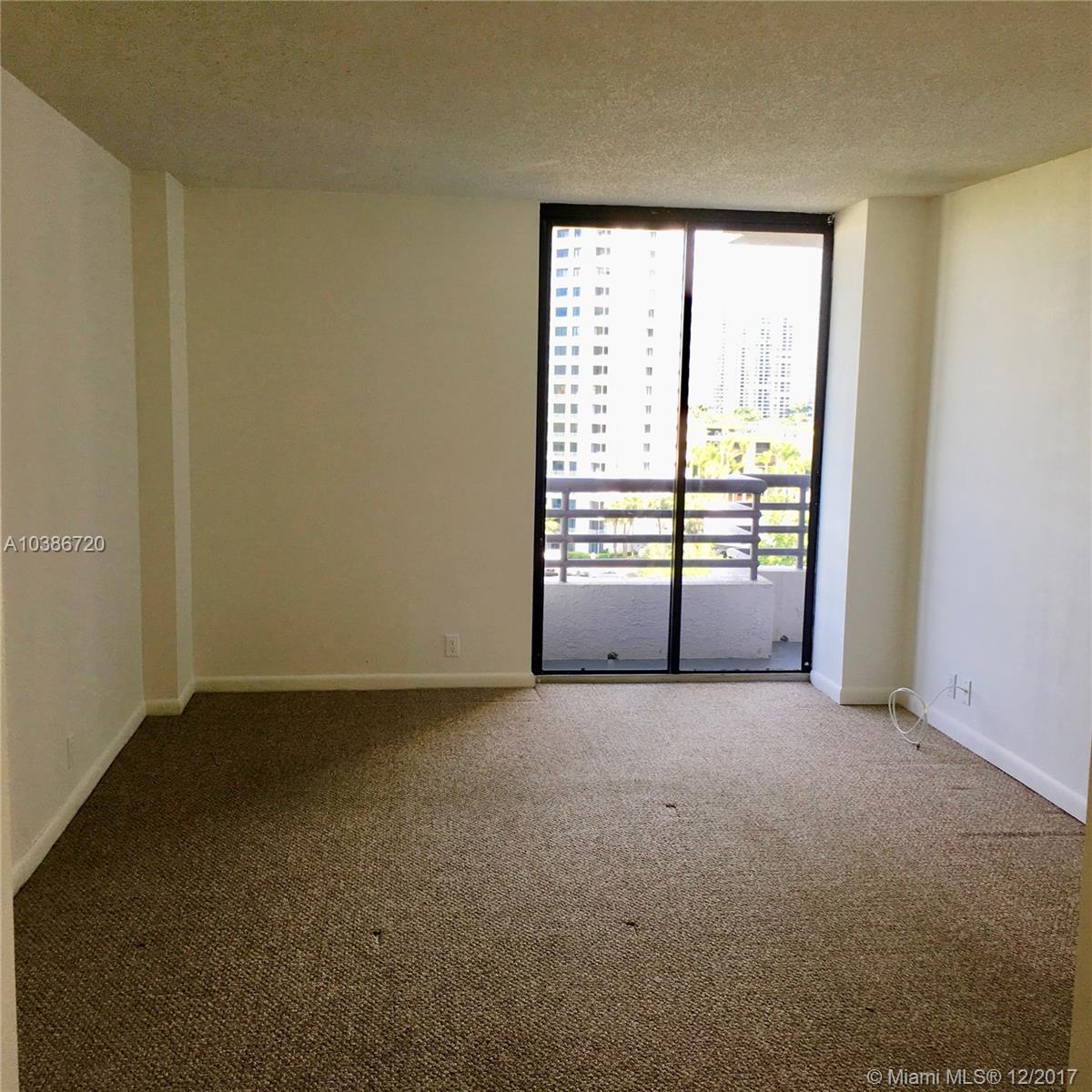 PARC CENTRAL AVENTURA SOU - Residential Lease