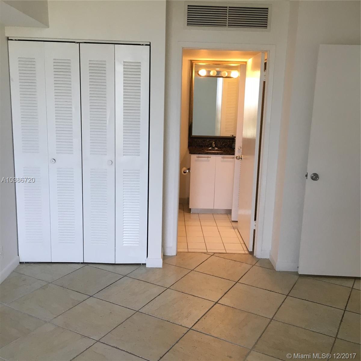 PARC CENTRAL AVENTURA SOU - Residential Lease