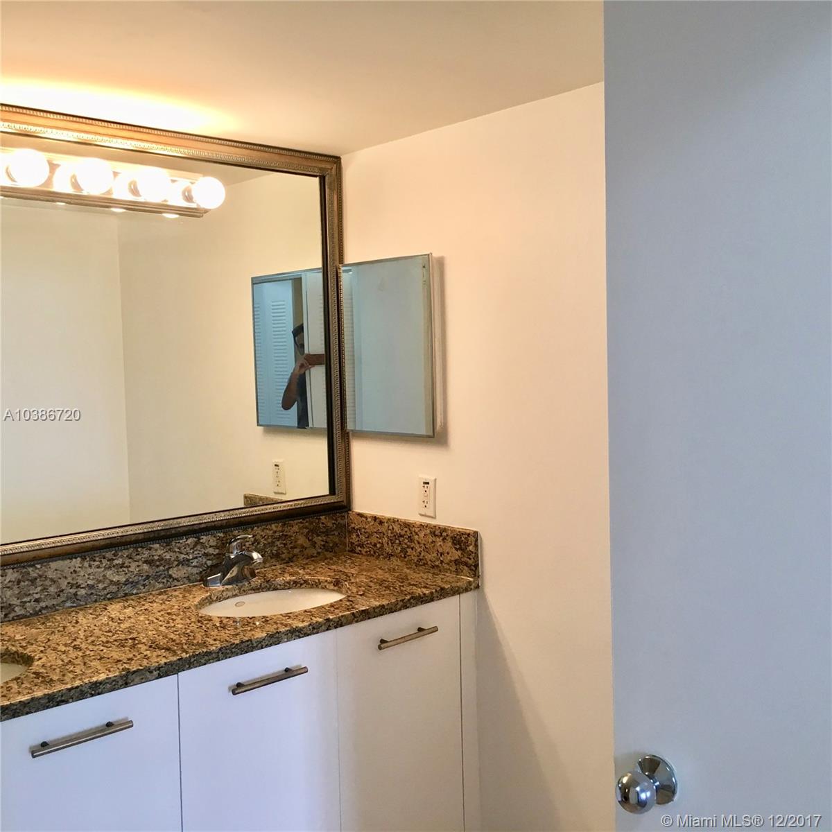 PARC CENTRAL AVENTURA SOU - Residential Lease