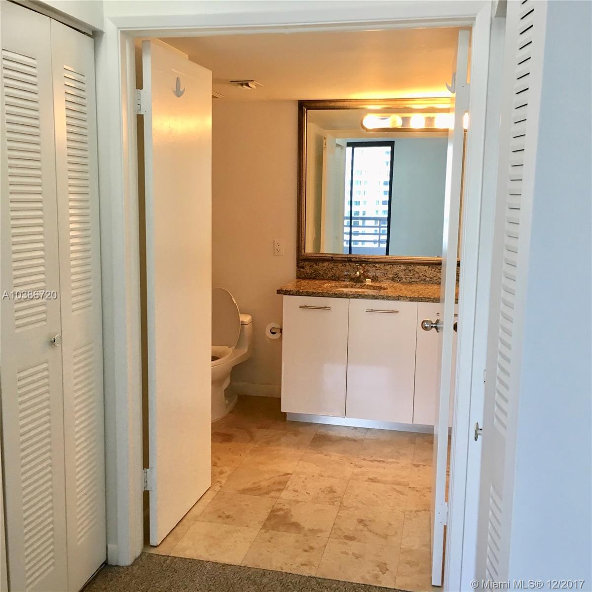 PARC CENTRAL AVENTURA SOU - Residential Lease