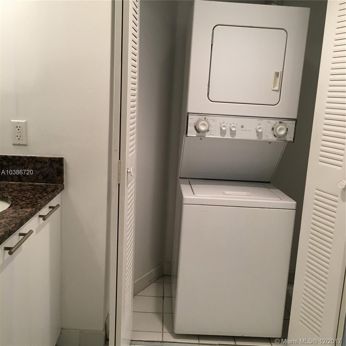 PARC CENTRAL AVENTURA SOU - Residential Lease