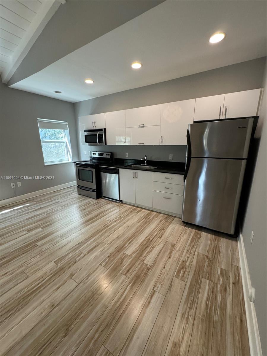 THE ABBOTT CONDO - Residential Lease