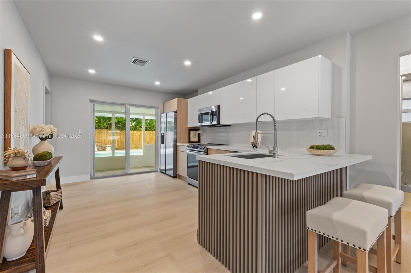 BISCAYNE SHORES UNIT 4 - Residential