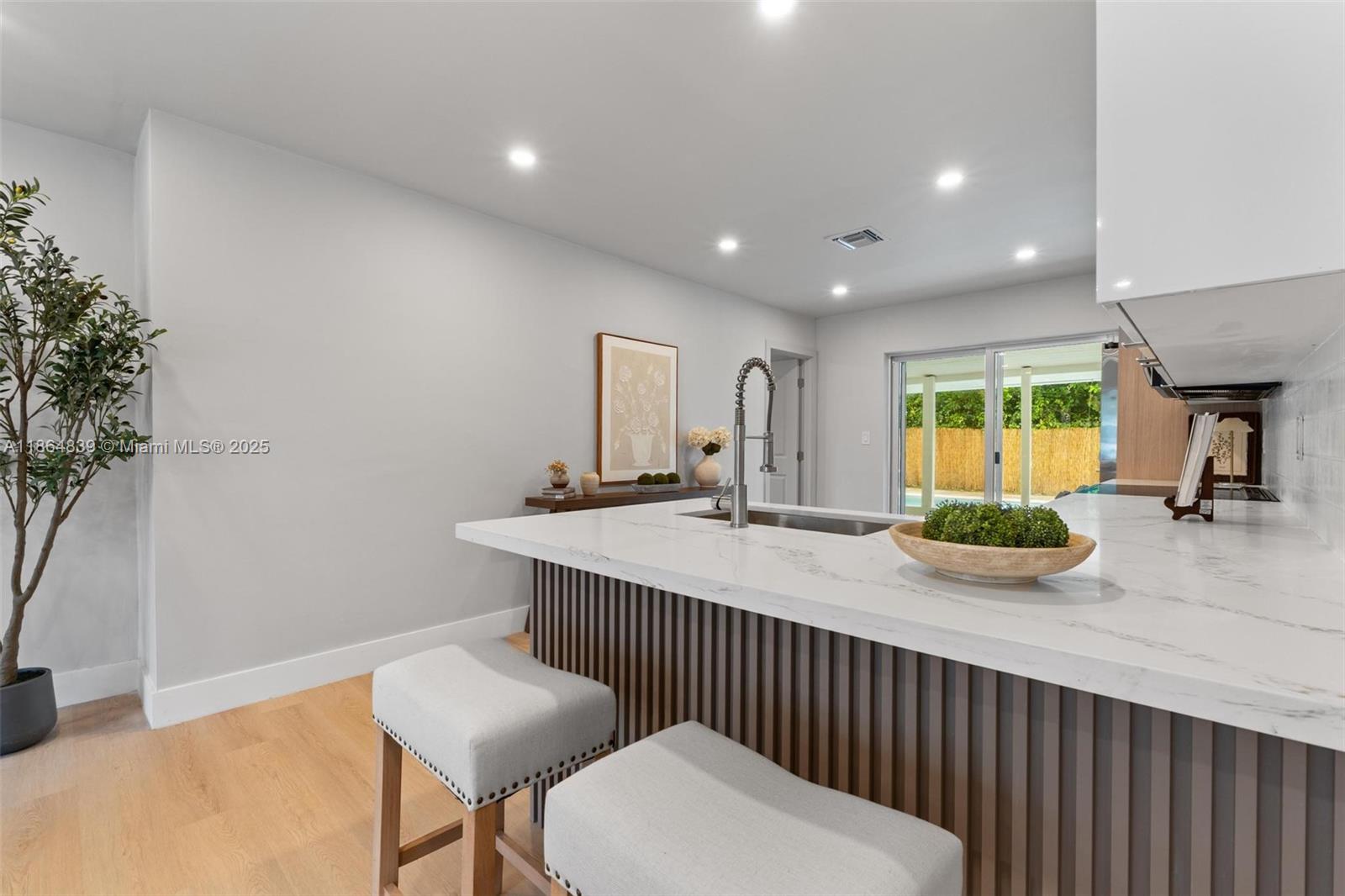 BISCAYNE SHORES UNIT 4 - Residential