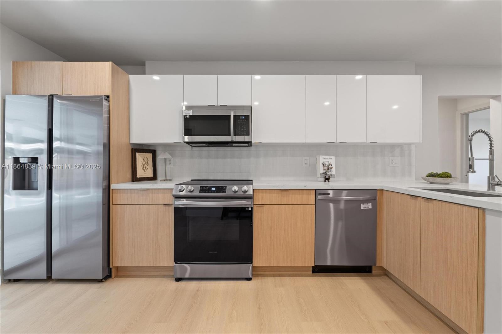 BISCAYNE SHORES UNIT 4 - Residential