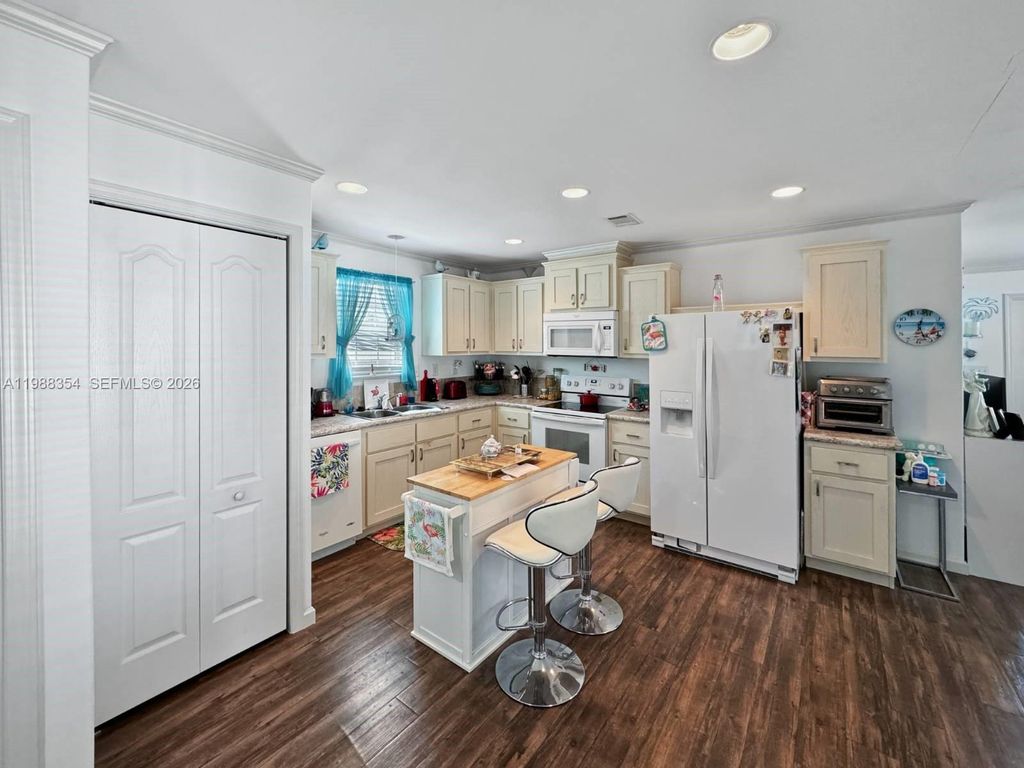 Photo of 3001 SW 18th Ter, Fort Lauderdale, FL 33315 (MLS # A11988354)