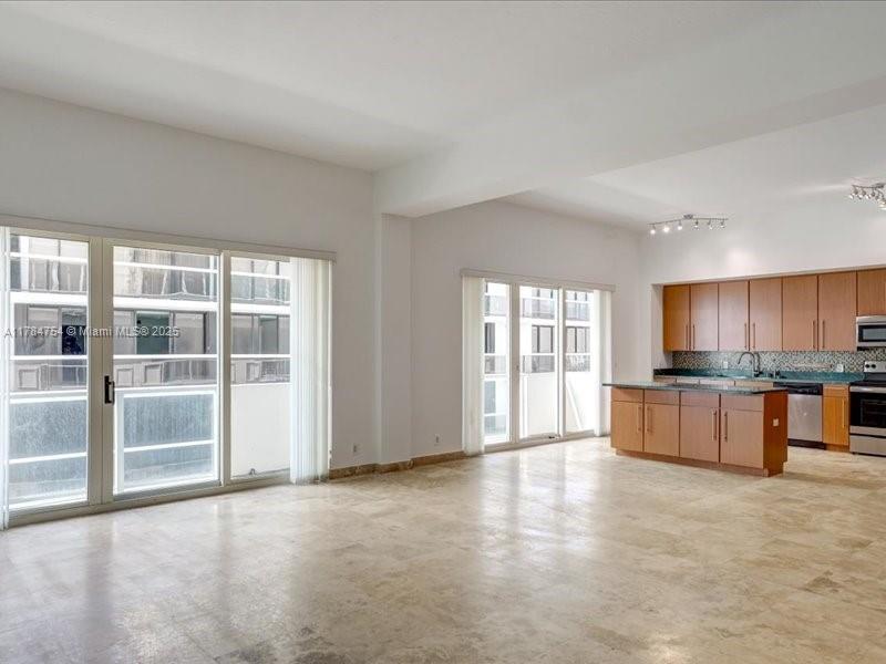 9499 Collins Ave PH-03