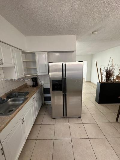 BISCAYNE BCH SUB - Residential Lease