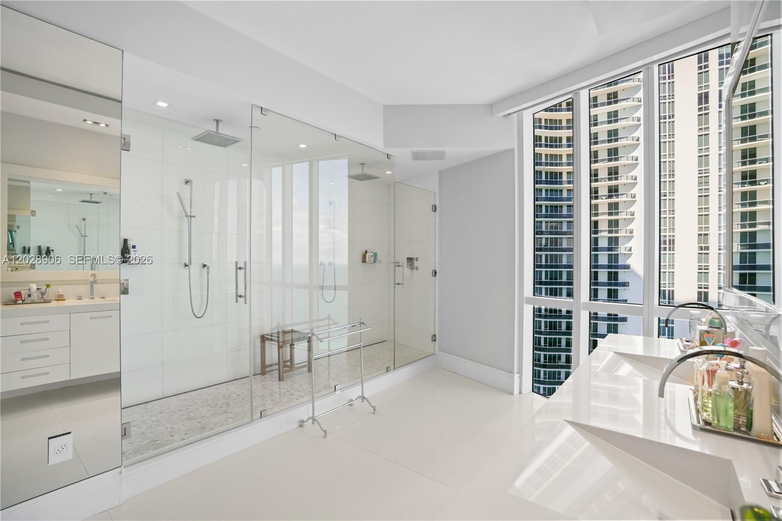 TDR TOWER III CONDO - Residential