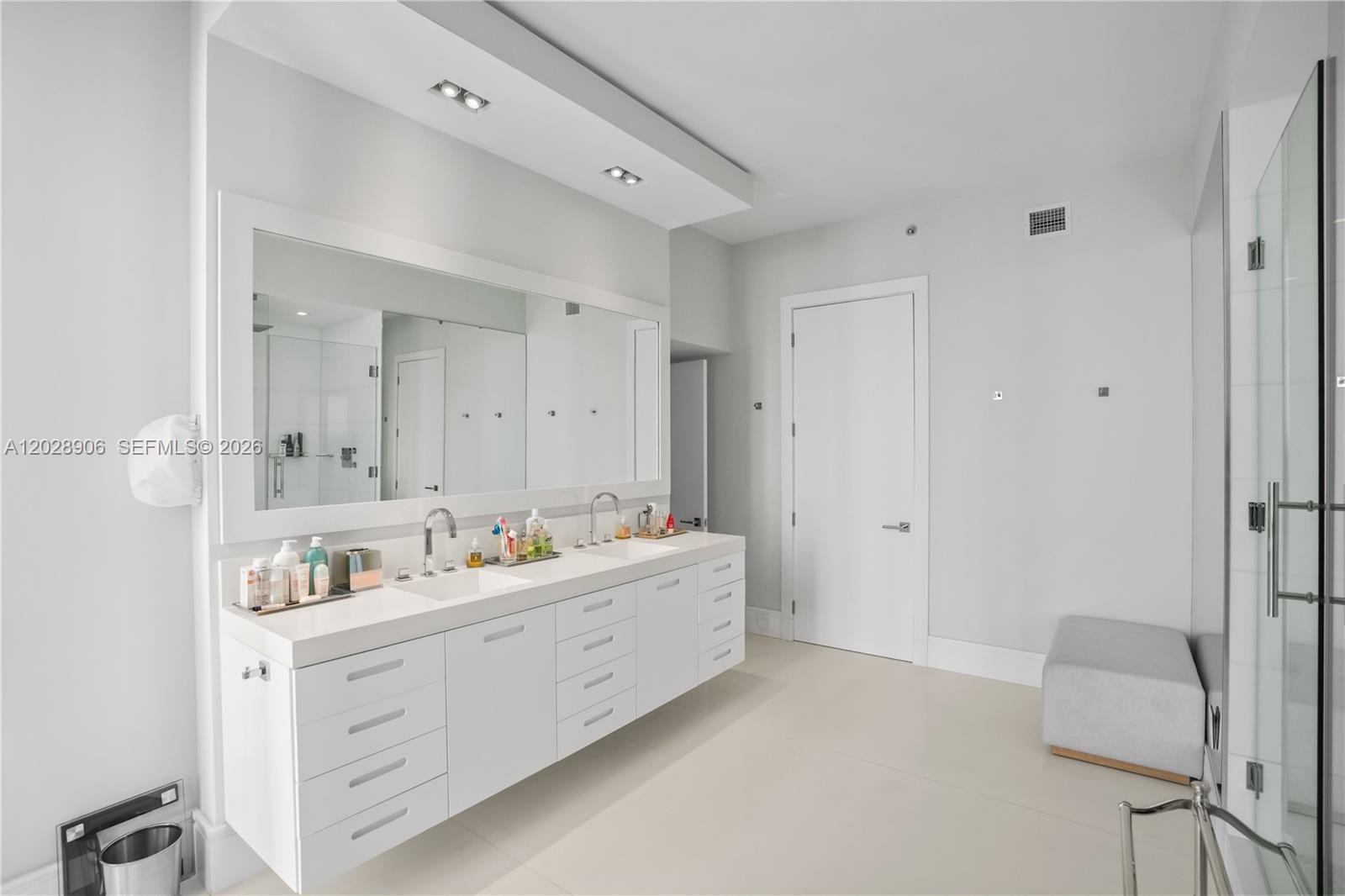 TDR TOWER III CONDO - Residential