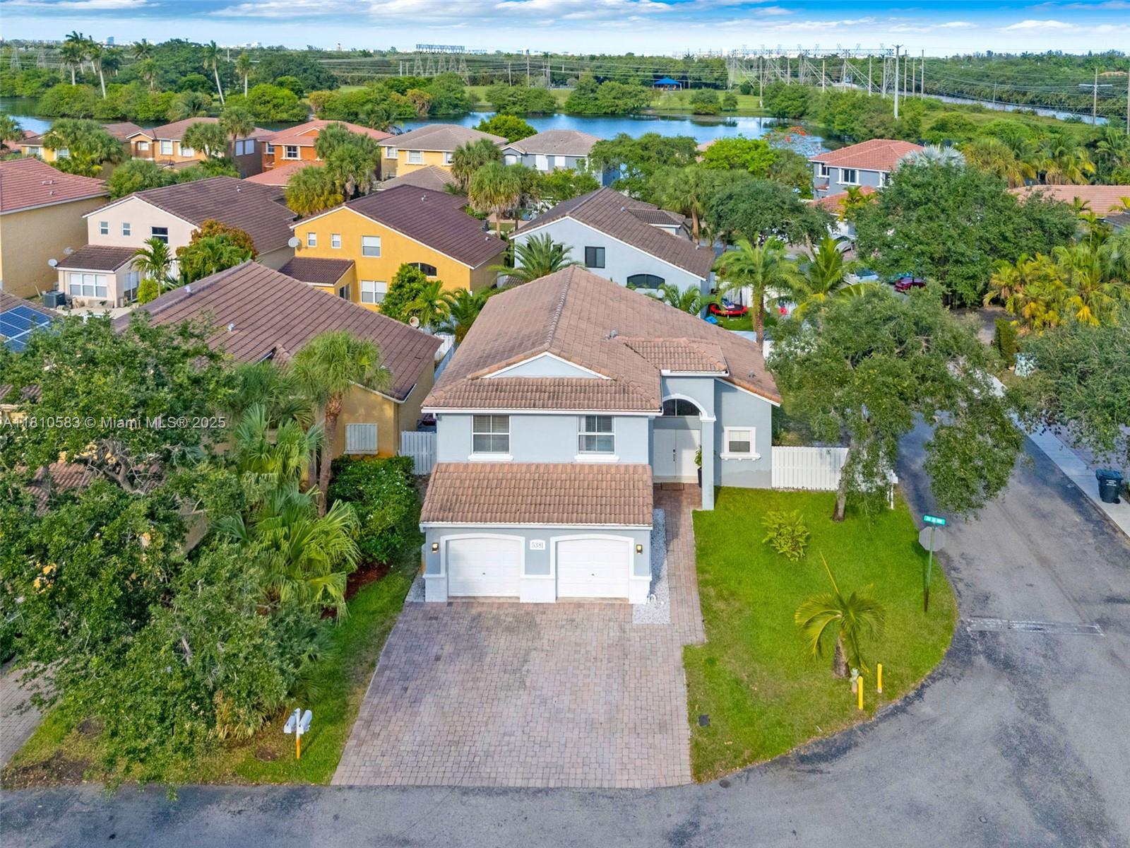 5381 Sw 38th Way, Hollywood, Broward County, Florida - 4 Bedrooms  
3 Bathrooms - 