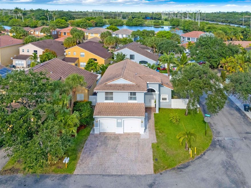 Spectacular corner house in a quiet, gated community with security, a community pool, and a playground. This house has an open-plan layout, a modern kitchen with stainless steel appliances, and the living room is a perfect space for sharing. This house with 4 bedrooms, 2.5 bathrooms, and ample space for 4 cars. The laundry room is in the garage. This house is well-located near top-rated schools, shopping malls, and highways. A perfect place for families. The patio doors are made of impact-resistant, security glass. The air conditioning and heater are new.
