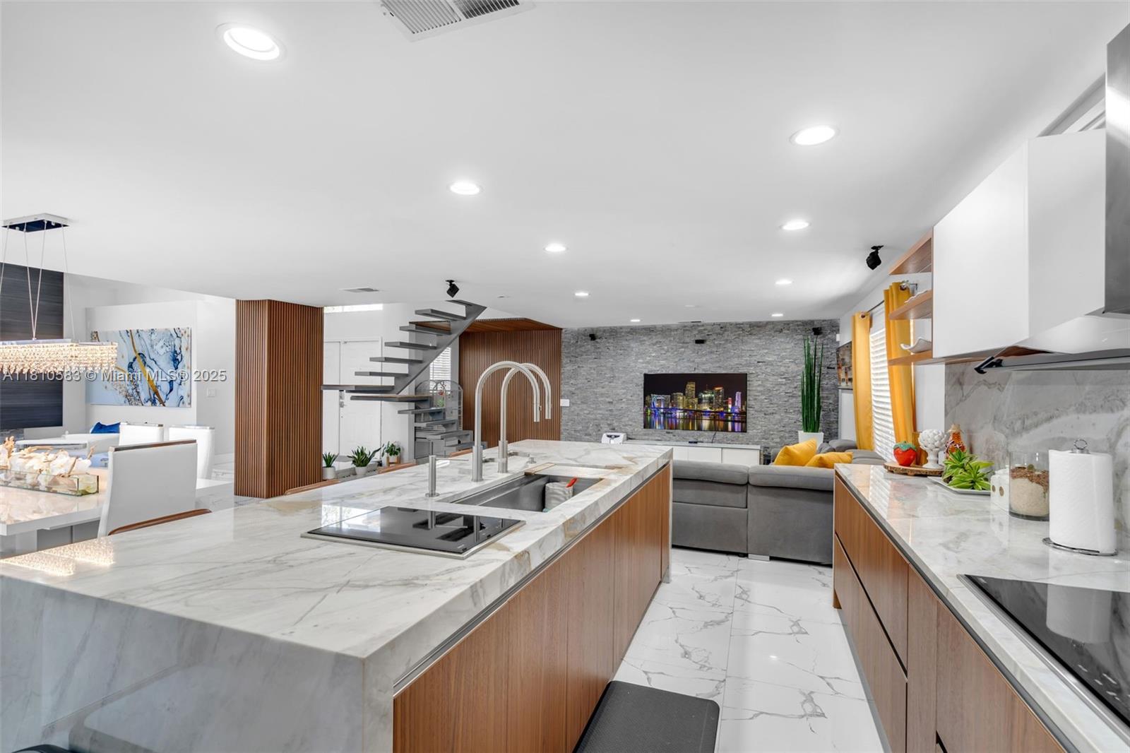 MAPLE RIDGE - Residential