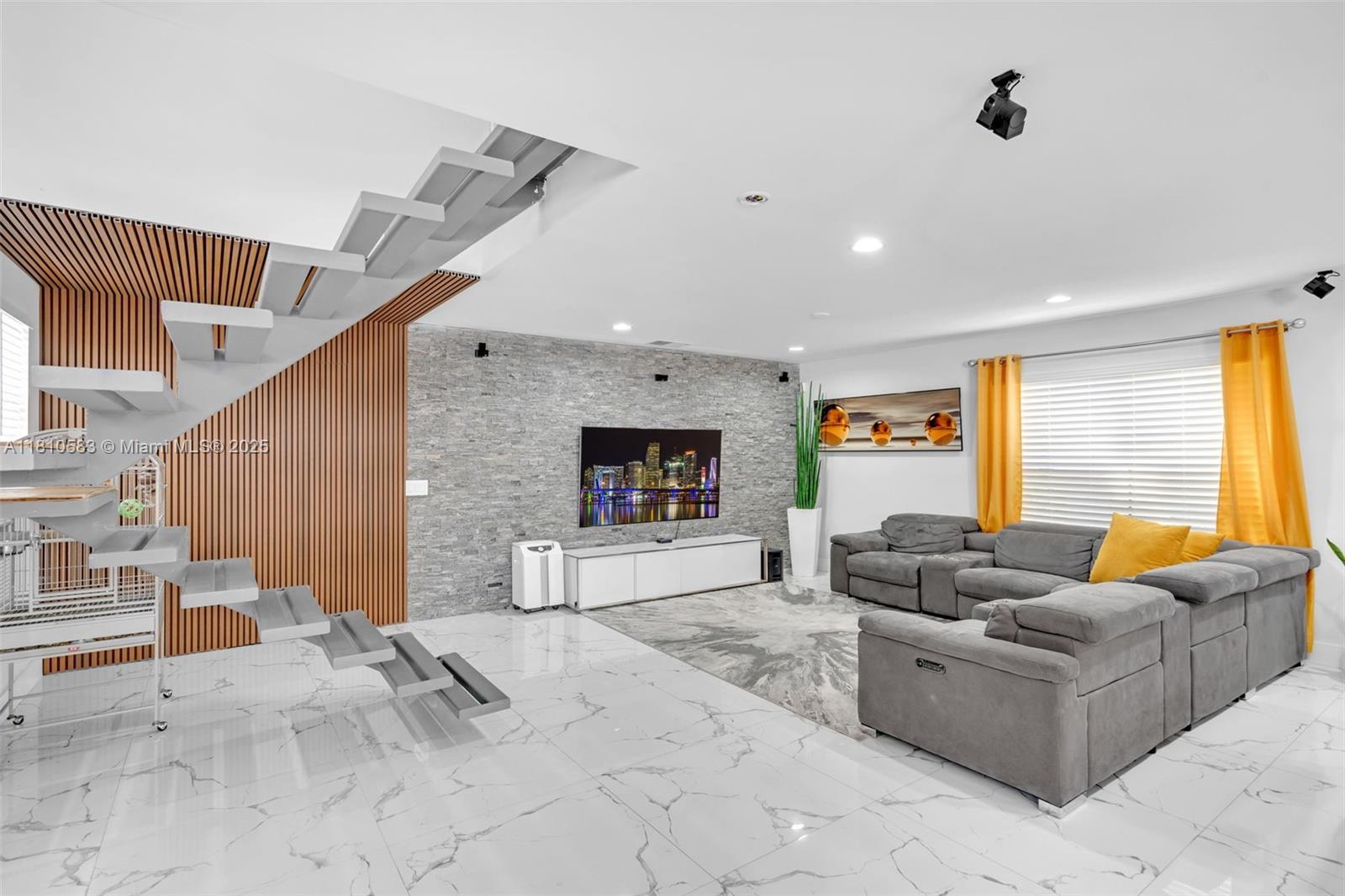 MAPLE RIDGE - Residential