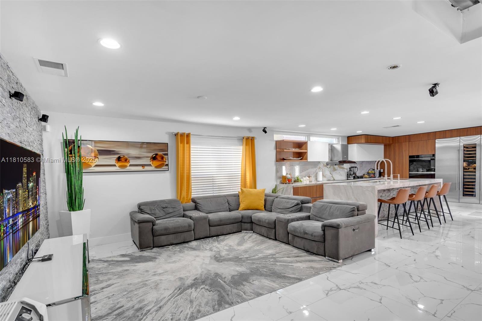 MAPLE RIDGE - Residential
