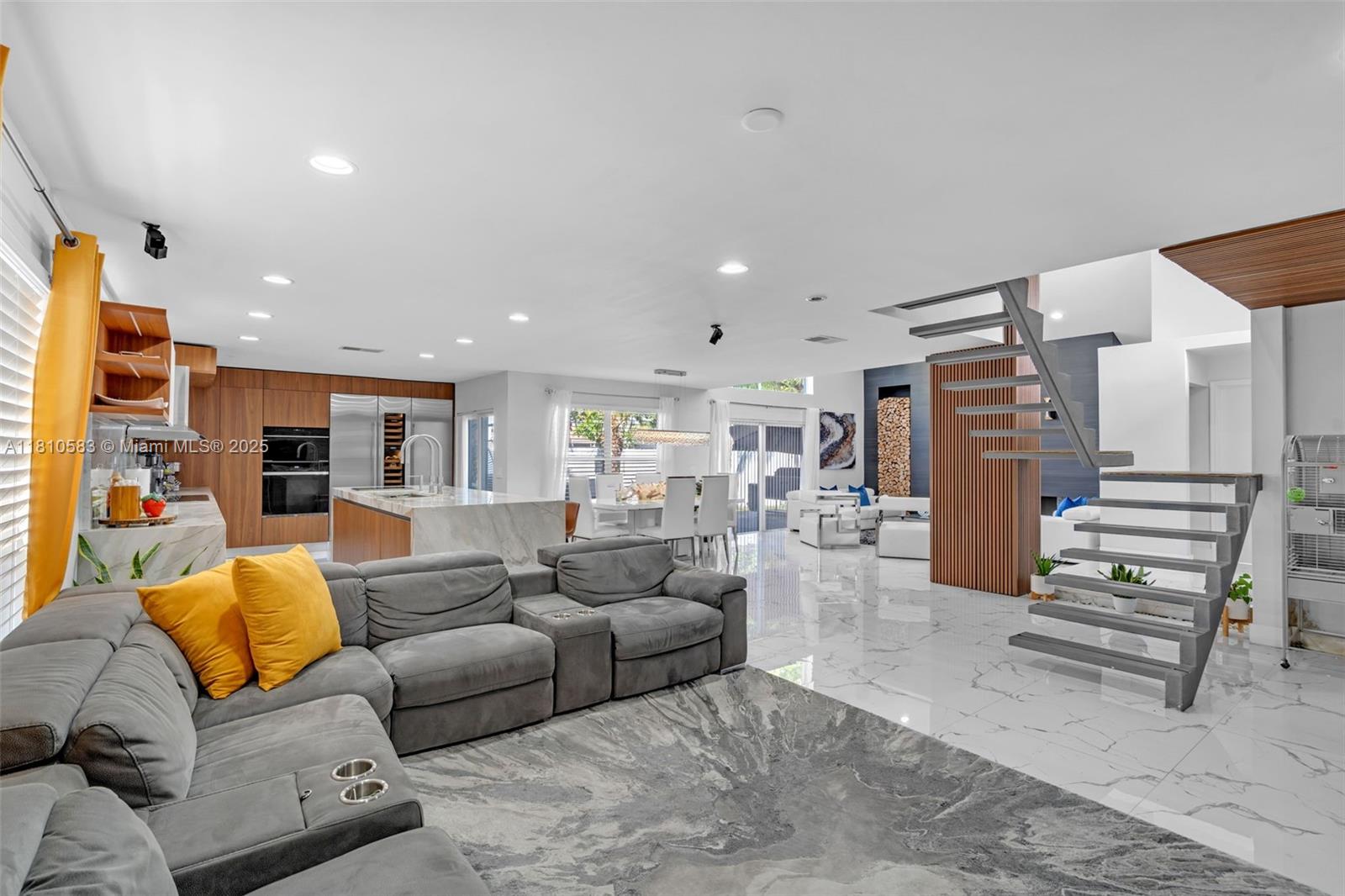 MAPLE RIDGE - Residential