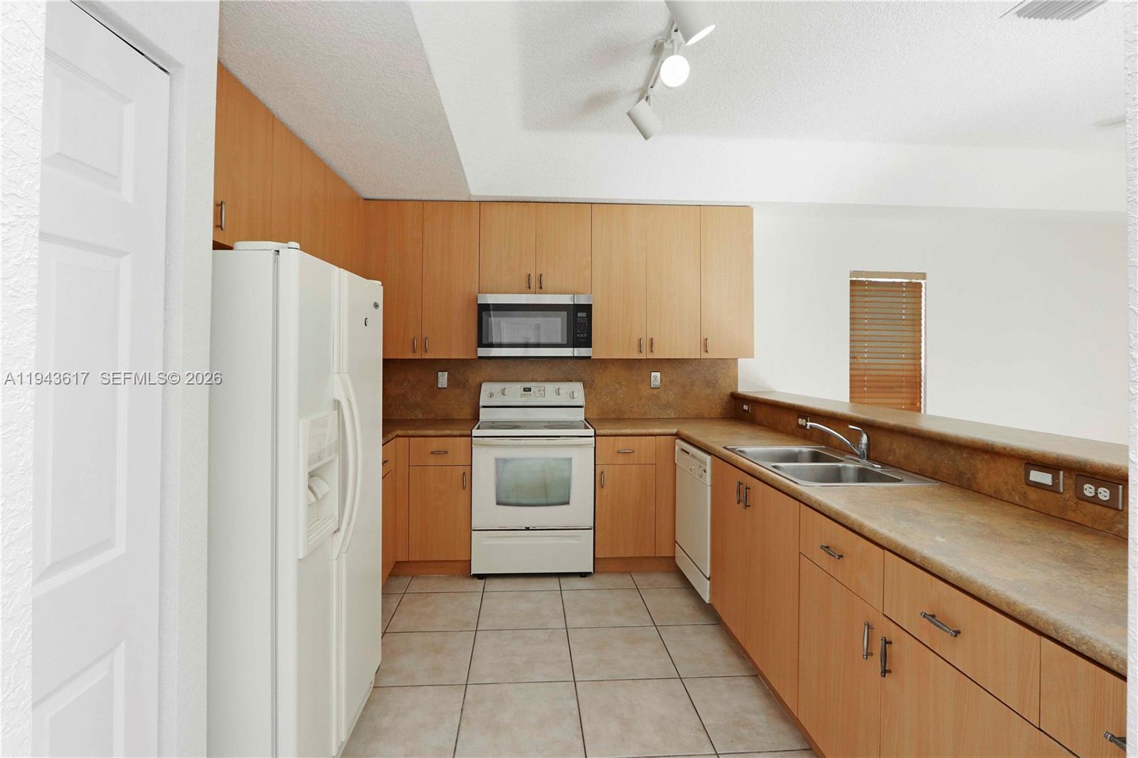 PELICAN BAY AT OLD CUTLER - Residential