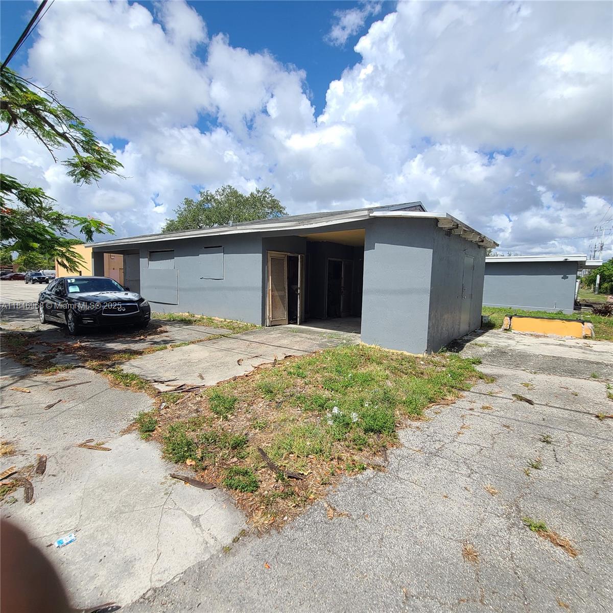 1900 N 66th Ave