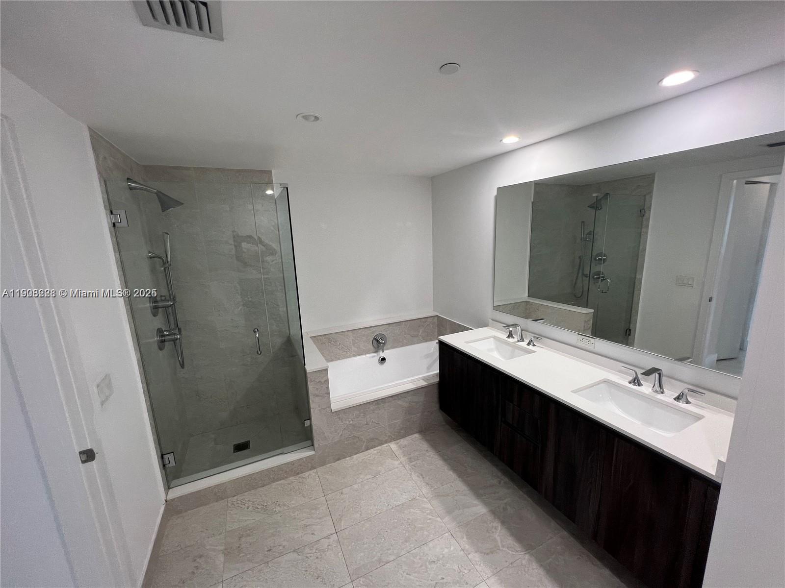 ARIA ON THE BAY CONDO - Residential