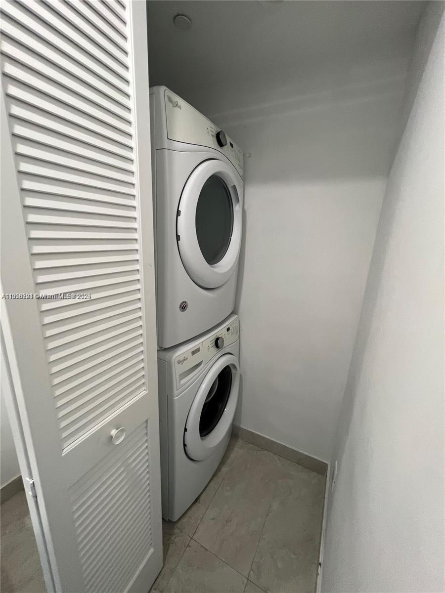 ARIA ON THE BAY CONDO - Residential