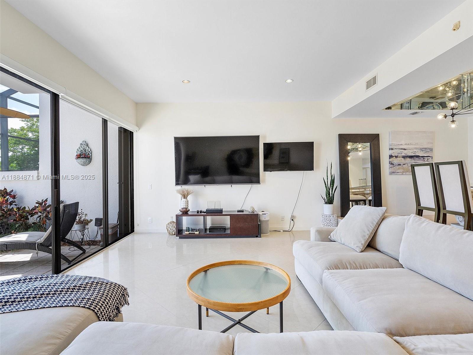 TOWNHOMES OF PORTSVIEW CO - Residential Lease