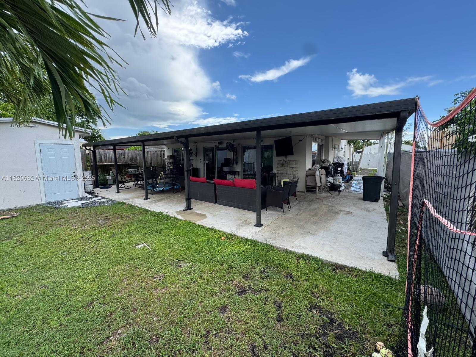 ROYALEGREEN TOWNHOUSE SE - Residential