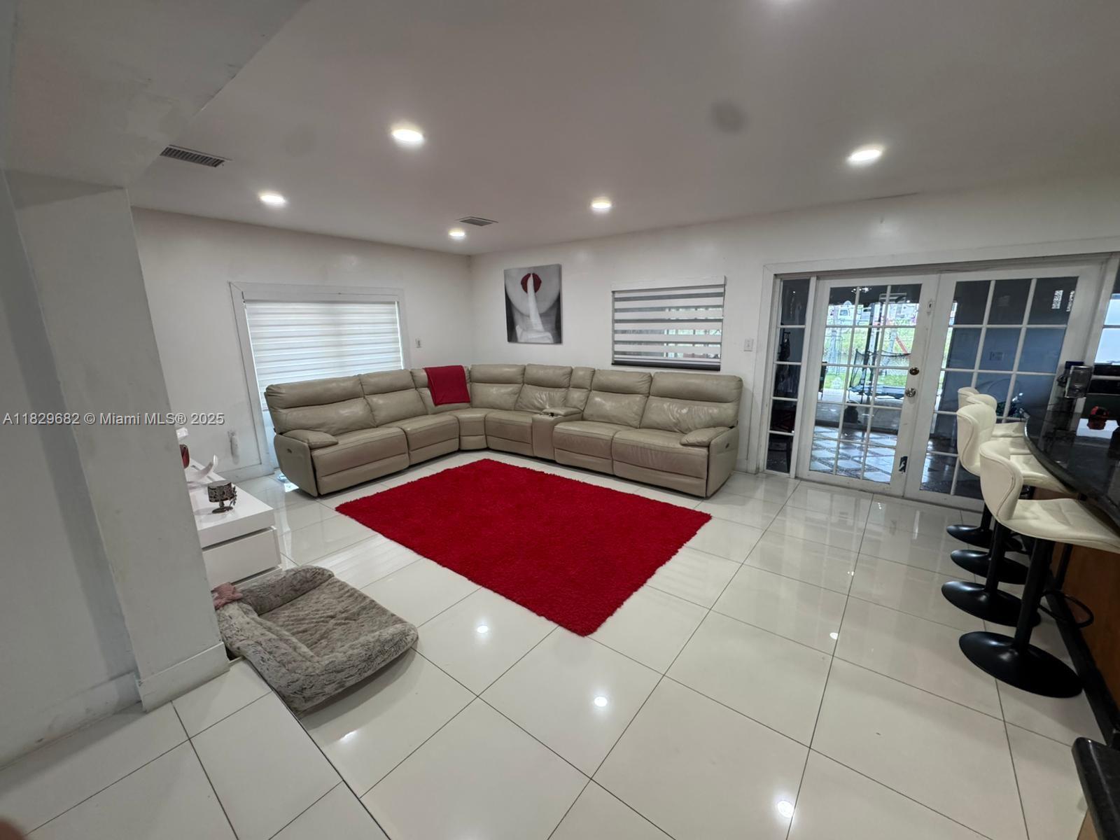 ROYALEGREEN TOWNHOUSE SE - Residential