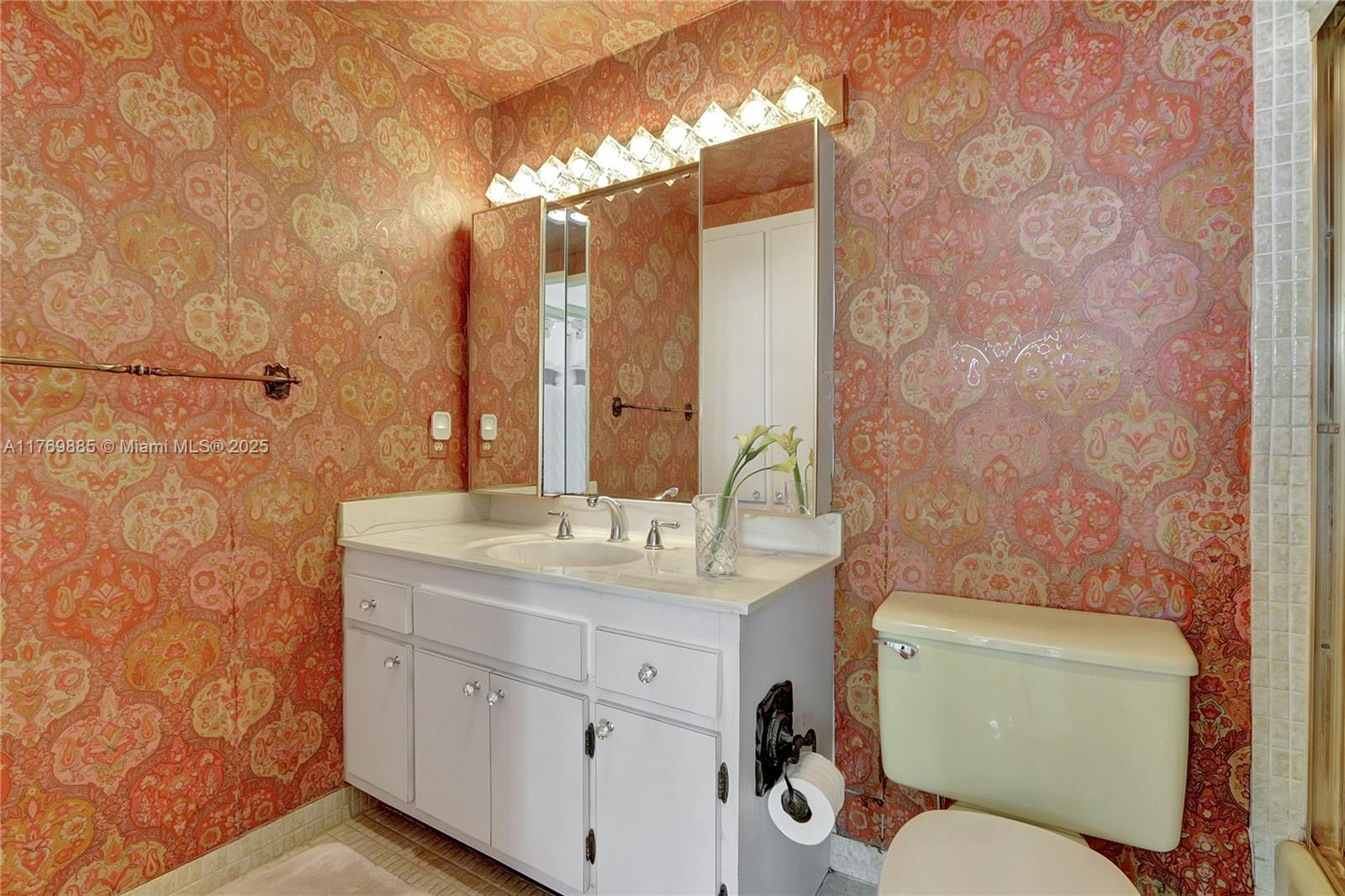 HILLCREST EAST NO 23 COND - Residential