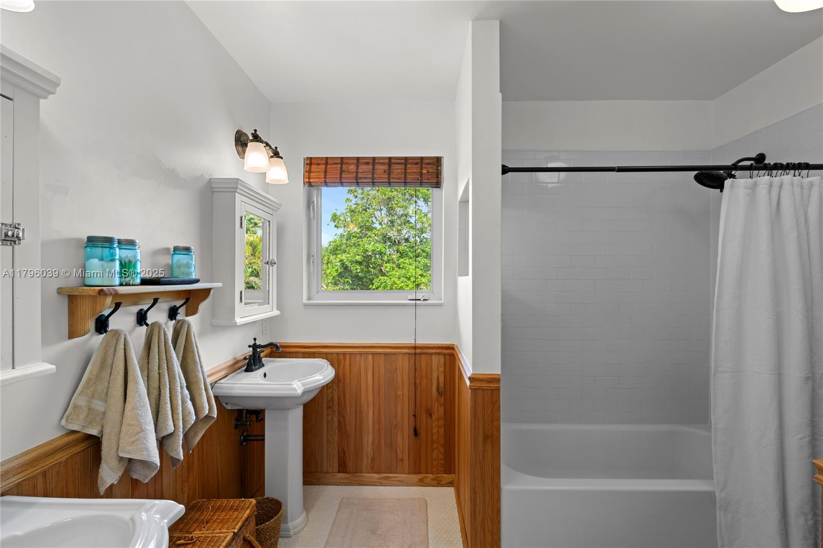 BIG PINE ESTS - Residential