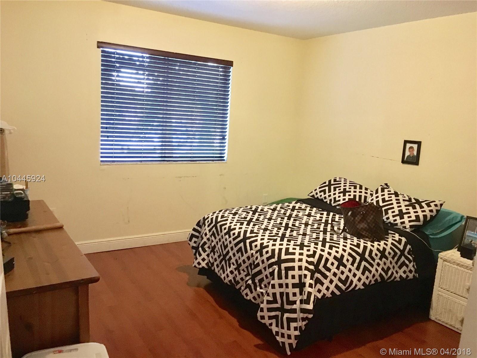 THE VILLAS AT SNAPPER VIL - Residential