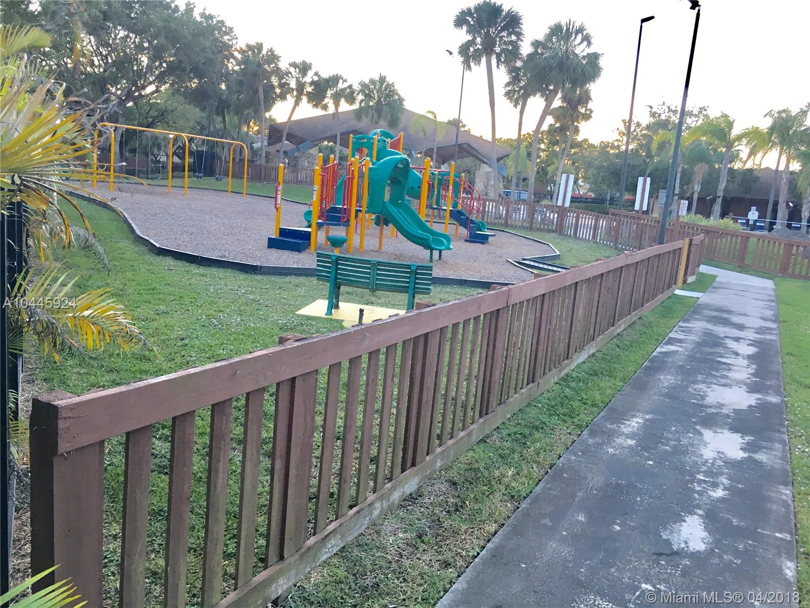 THE VILLAS AT SNAPPER VIL - Residential